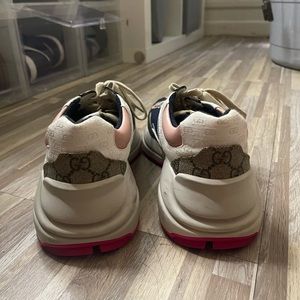 I am selling the women Gucci rhyton sneaker size US 38